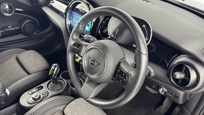 MINI Hatchback 135kW Cooper S Level 2 33kWh 3dr Auto Electric Hatchback